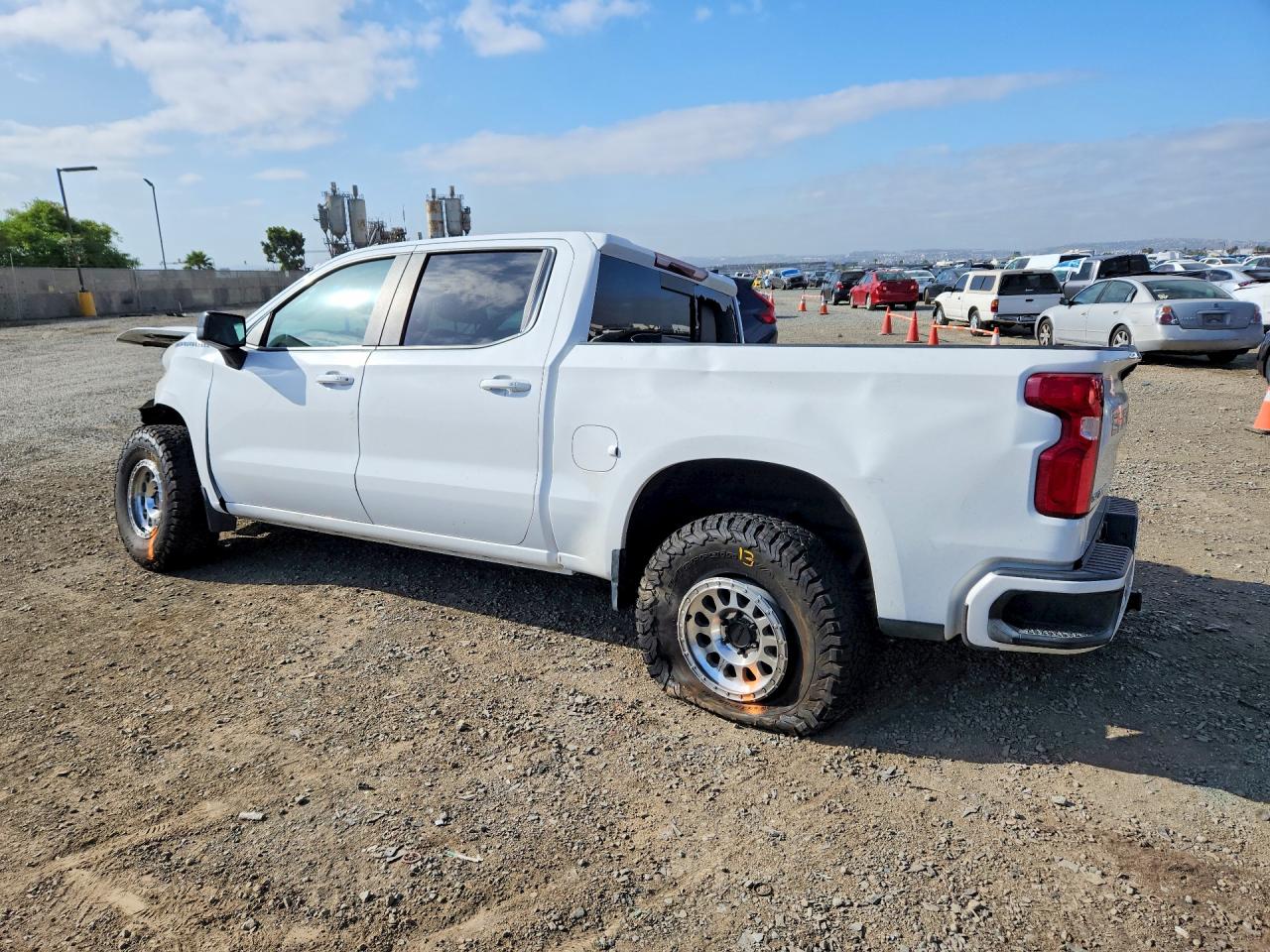 2019 CHEVROLET SILVERADO C1500 RST photo 4