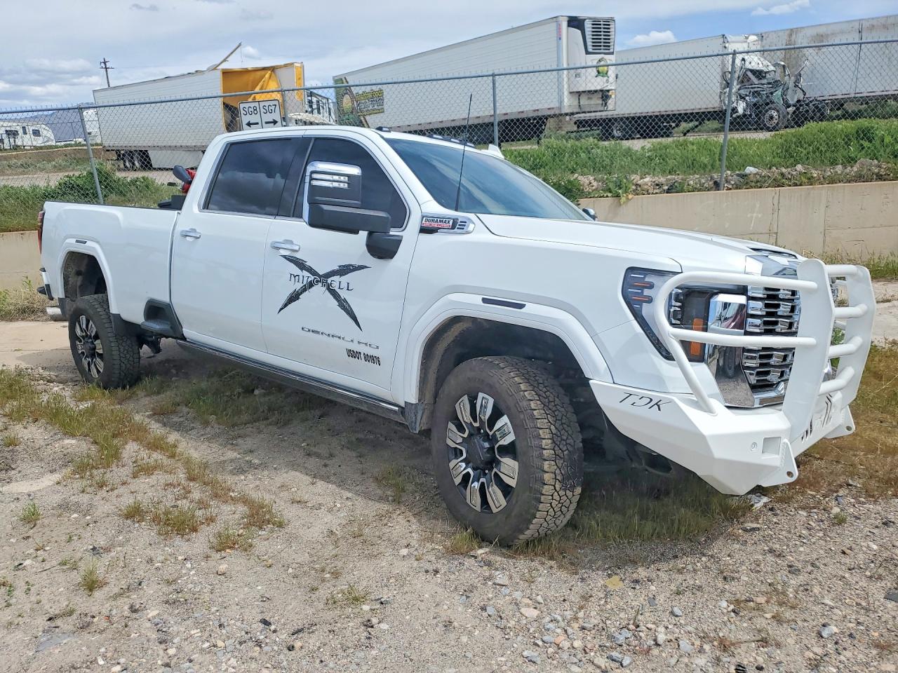 2025 GMC SIERRA K3500 DENALI photo 7