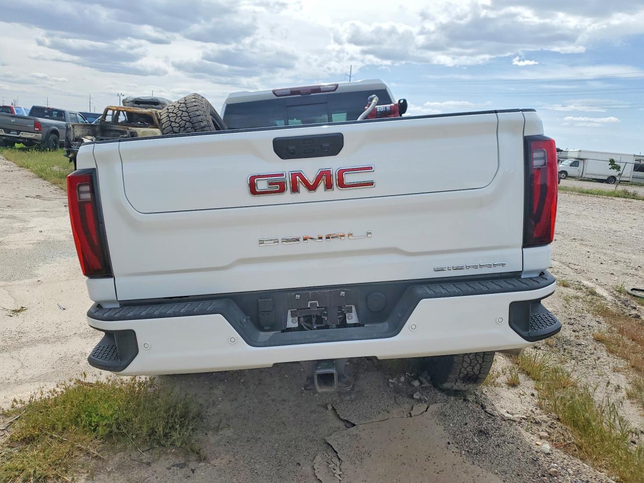 2025 GMC SIERRA K3500 DENALI photo 11