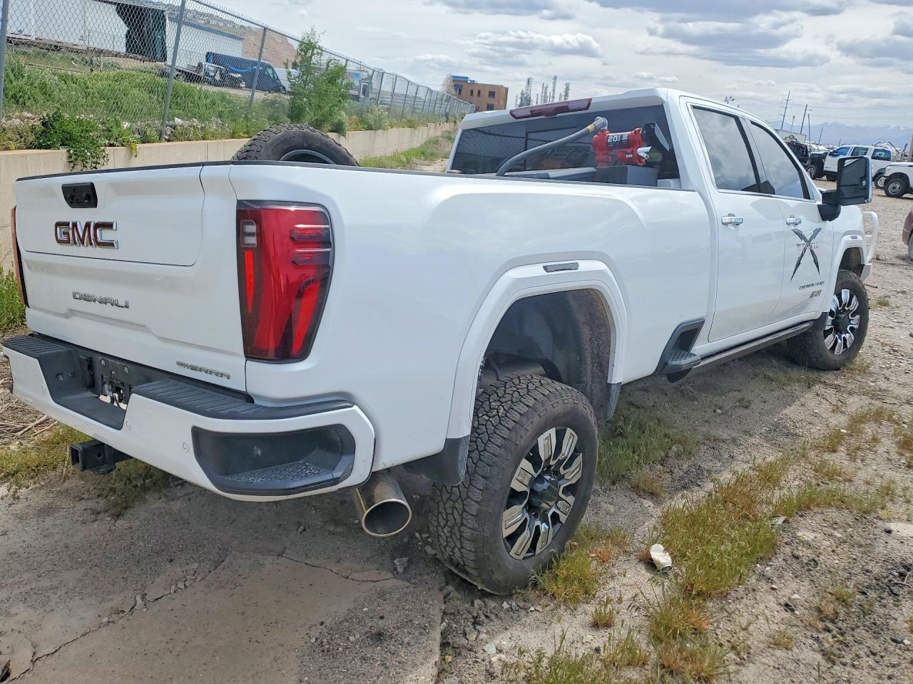 2025 GMC SIERRA K3500 DENALI photo 5
