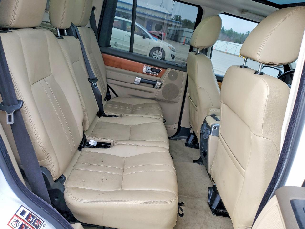 2013 LAND ROVER LR4 HSE photo 28
