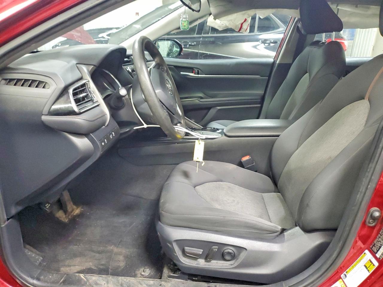 2019 TOYOTA CAMRY LE photo 19