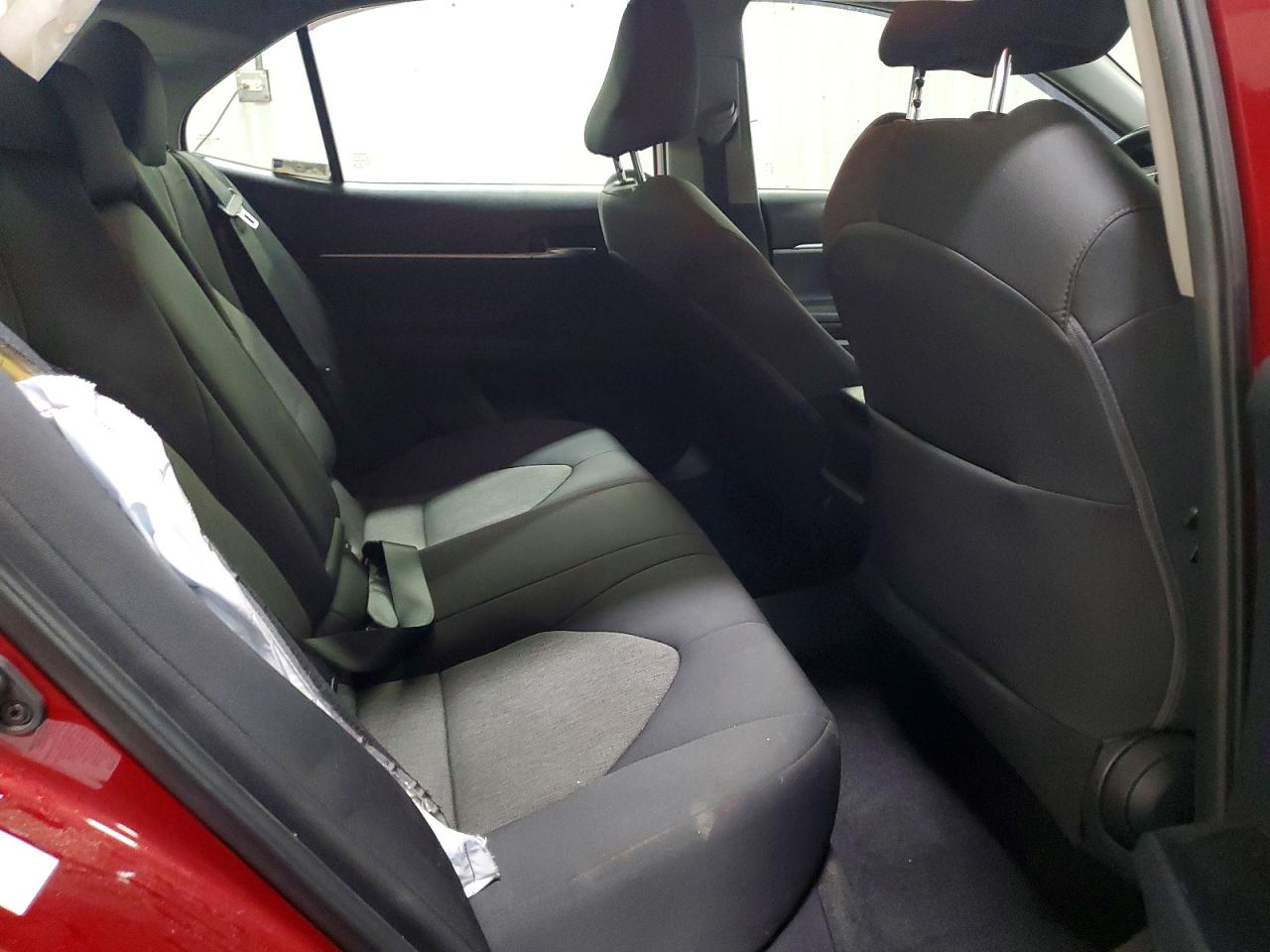 2019 TOYOTA CAMRY LE photo 28