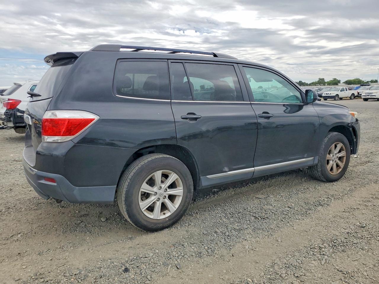 2013 TOYOTA HIGHLANDER PLUS photo 5