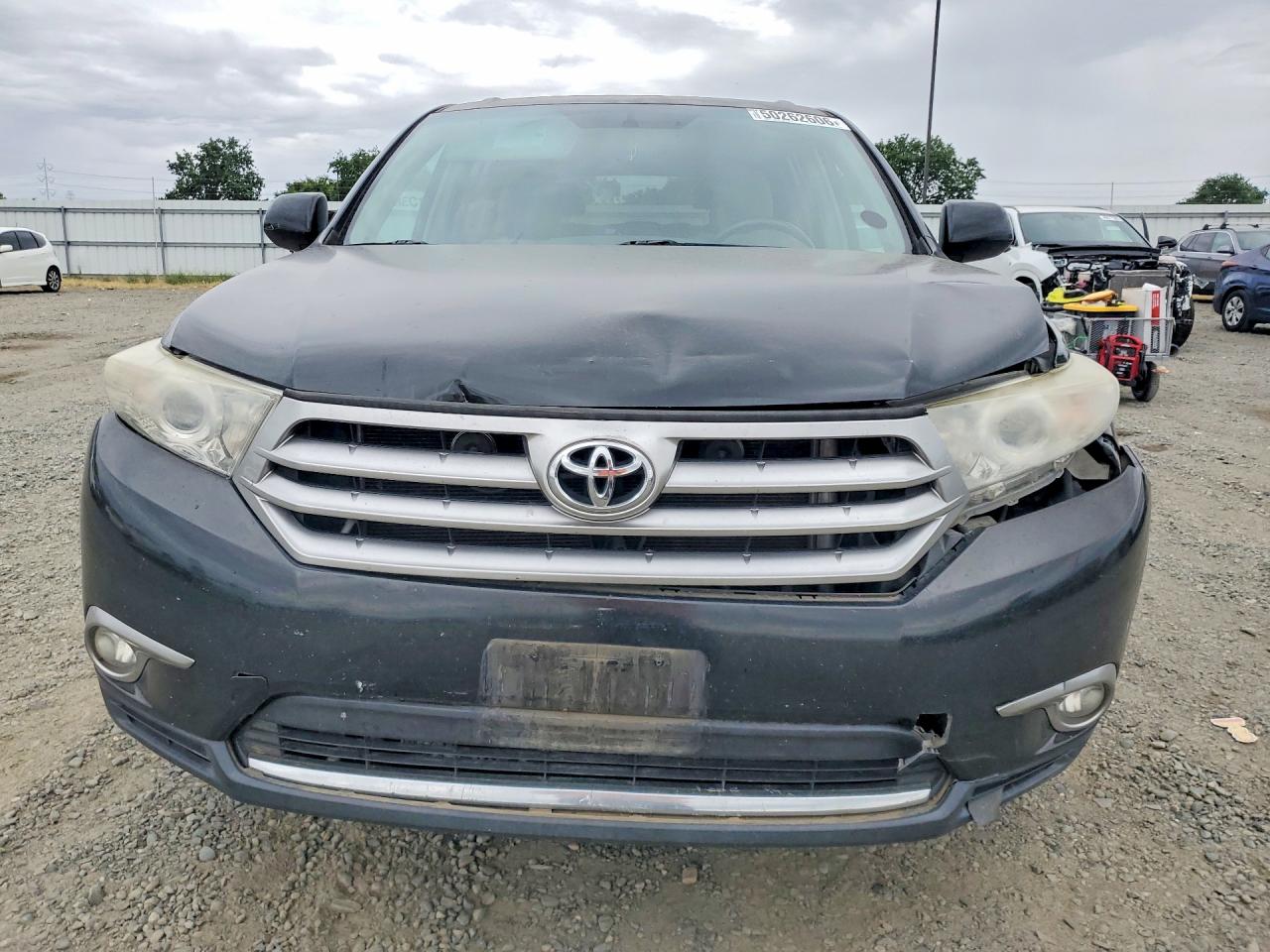 2013 TOYOTA HIGHLANDER PLUS photo 9
