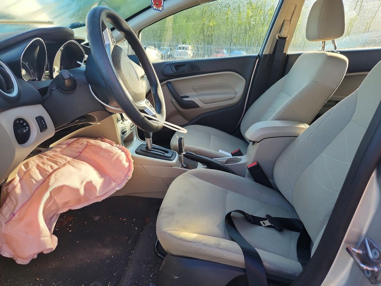 2019 FORD FIESTA SE photo 13