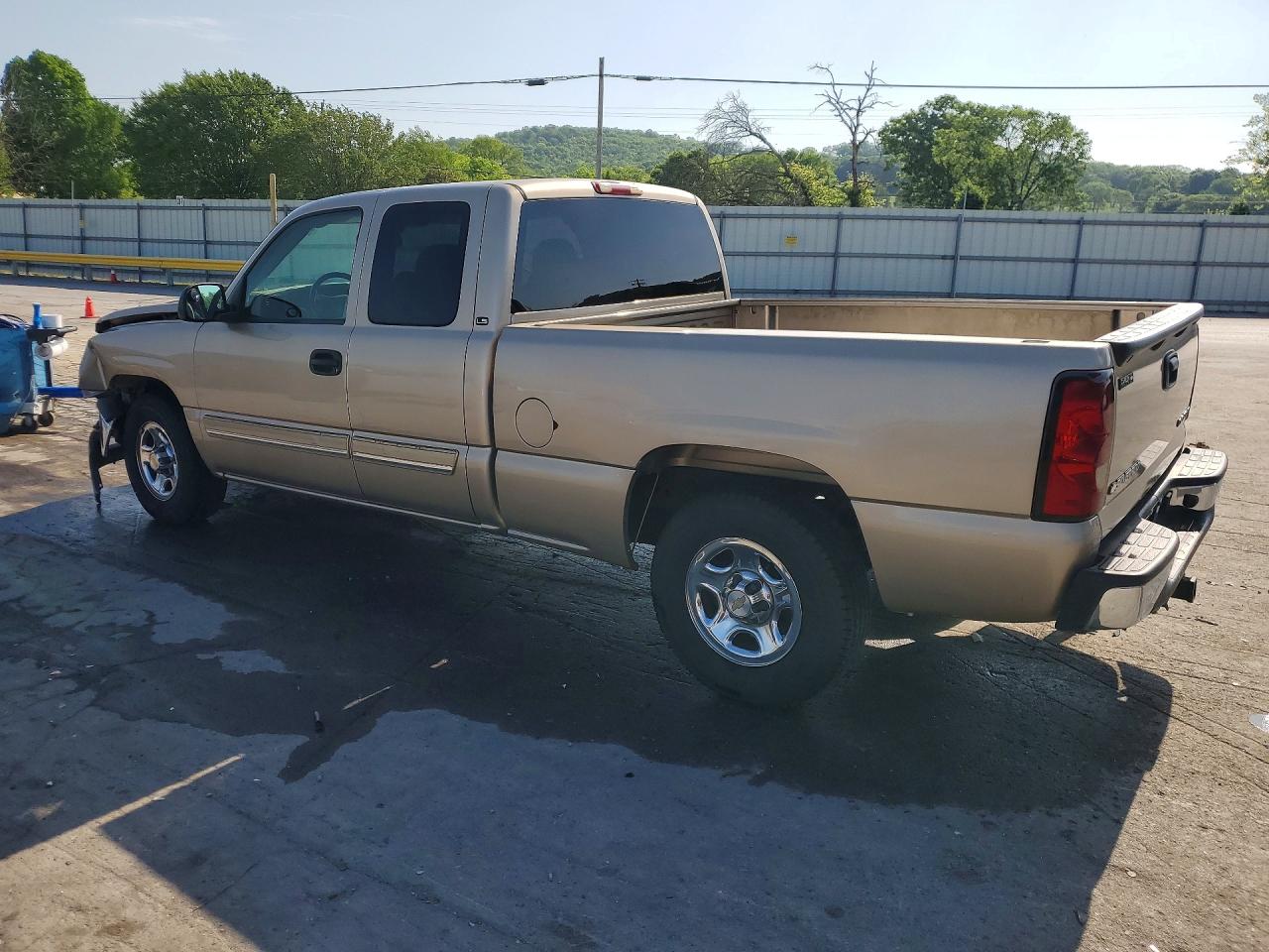 2004 CHEVROLET SILVERADO C1500 photo 3