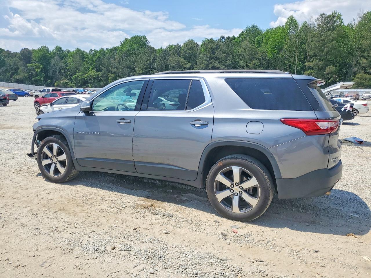 2019 CHEVROLET TRAVERSE LT photo 2