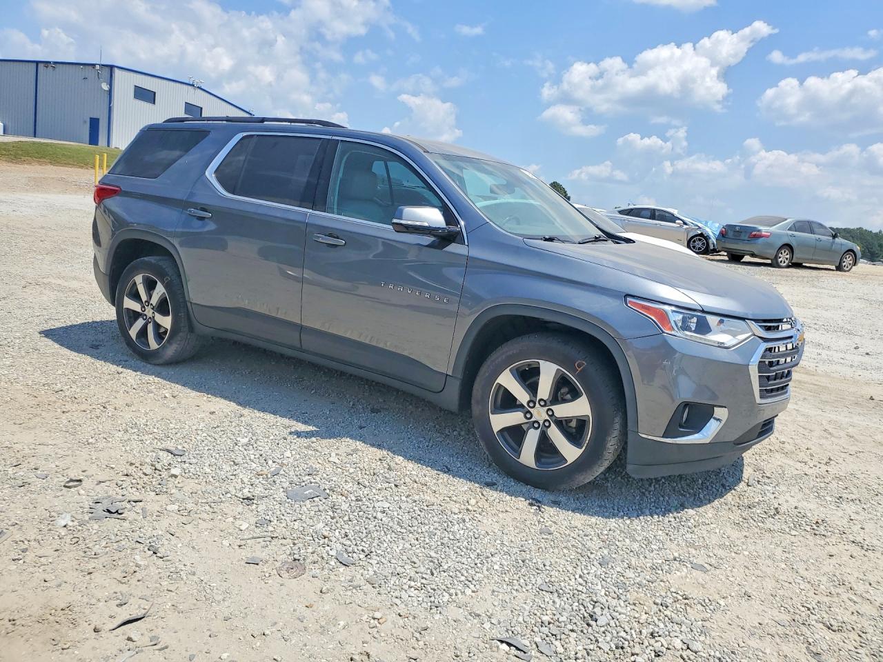 2019 CHEVROLET TRAVERSE LT photo 4