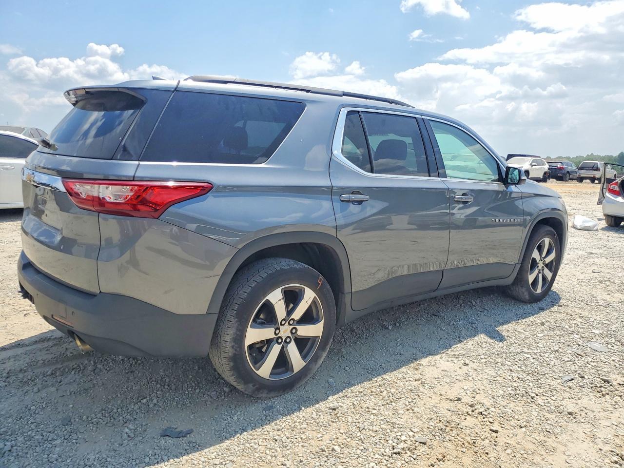 2019 CHEVROLET TRAVERSE LT photo 3