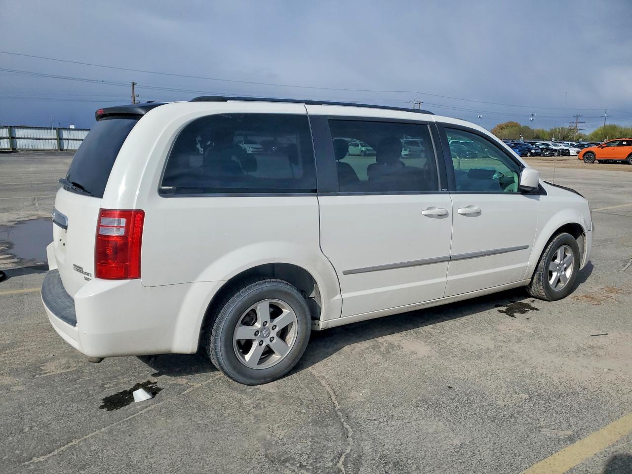 2010 DODGE GRAND CARAVAN SXT photo 5