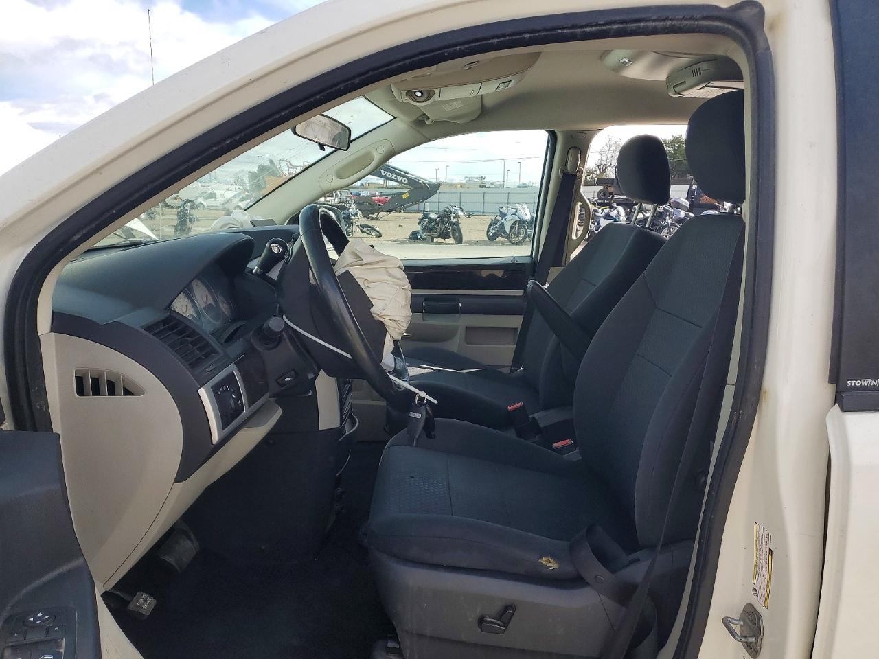 2010 DODGE GRAND CARAVAN SXT photo 13