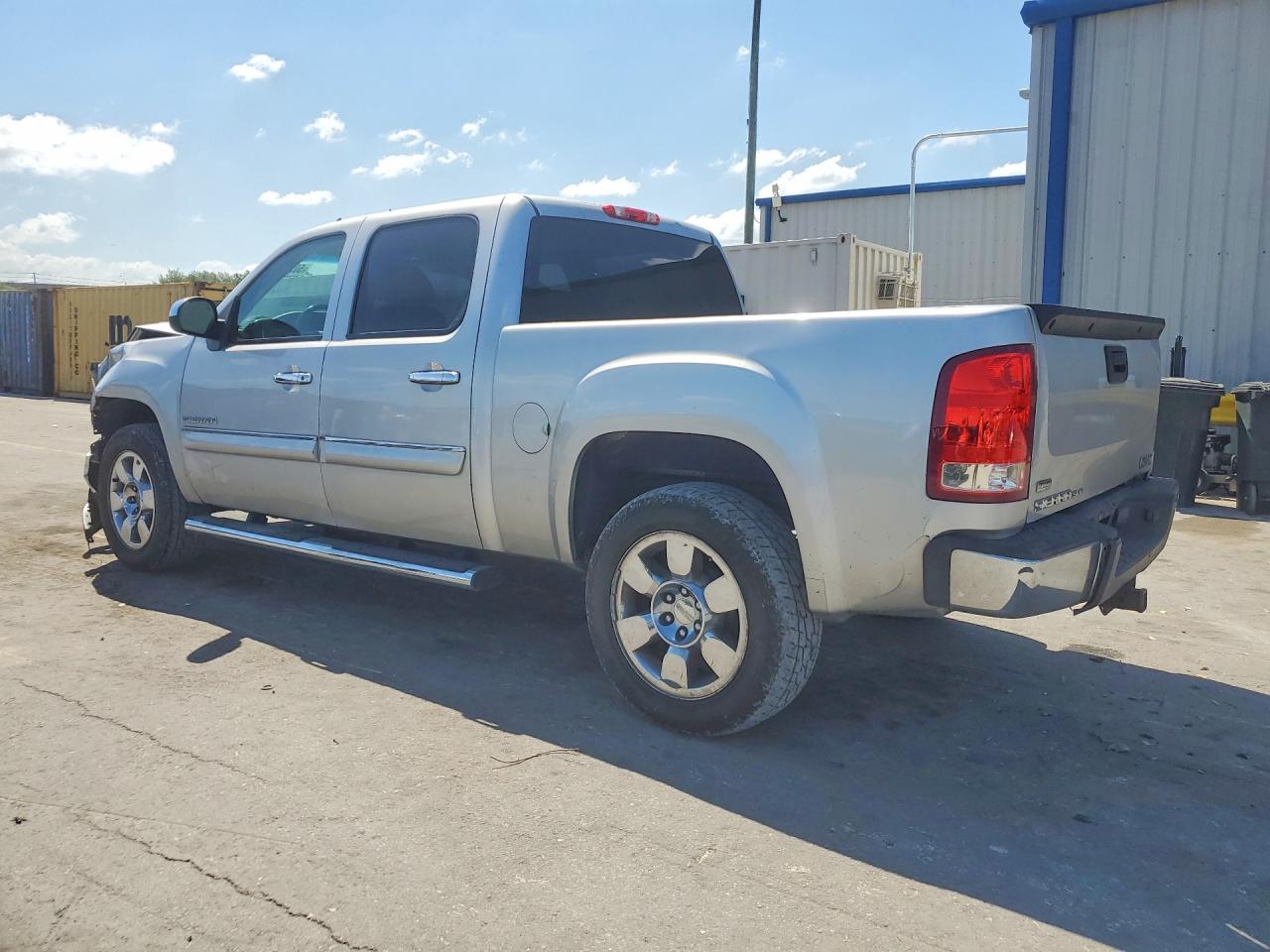 2011 GMC SIERRA C1500 SLE photo 2