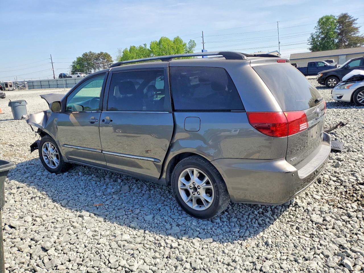 2004 TOYOTA SIENNA XLE LIMITED 7 PASSENGER photo 2