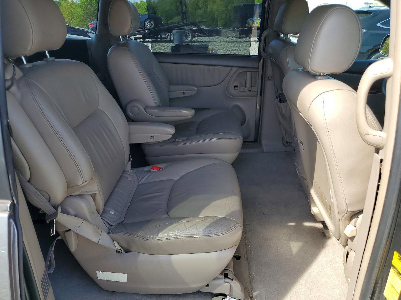 2004 TOYOTA SIENNA XLE LIMITED 7 PASSENGER photo 11