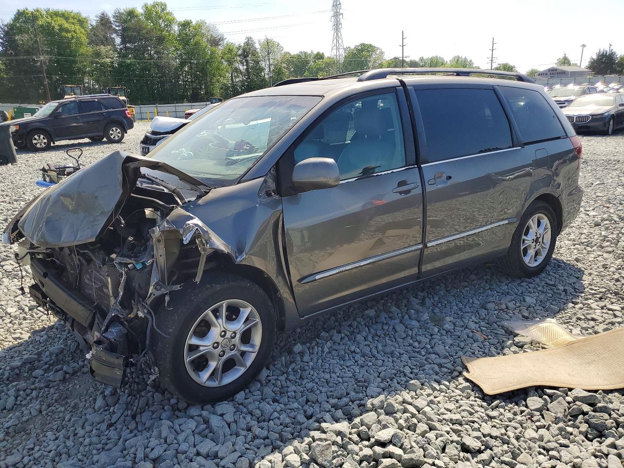 2004 TOYOTA SIENNA