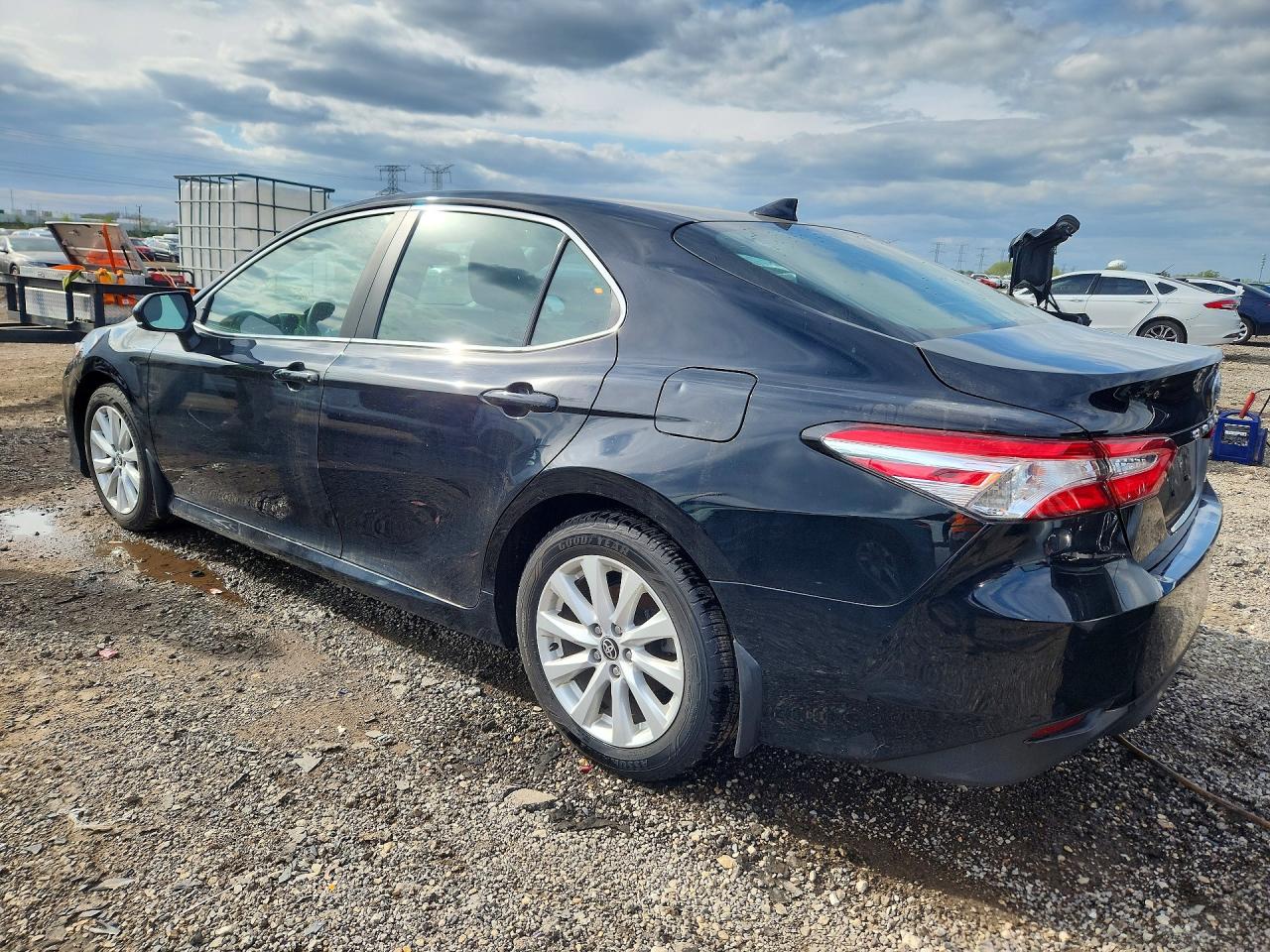 2020 TOYOTA CAMRY LE photo 3