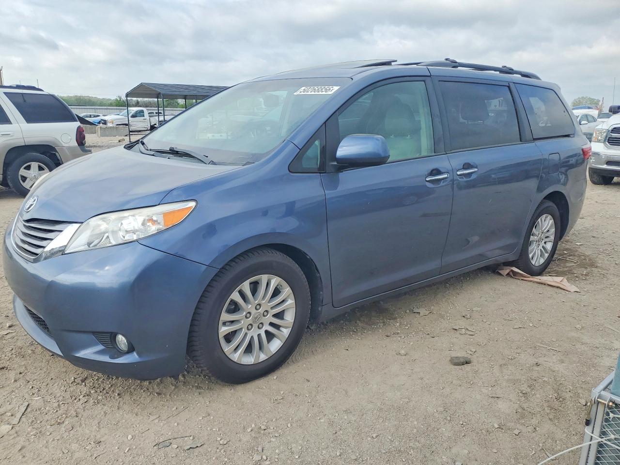2015 TOYOTA SIENNA