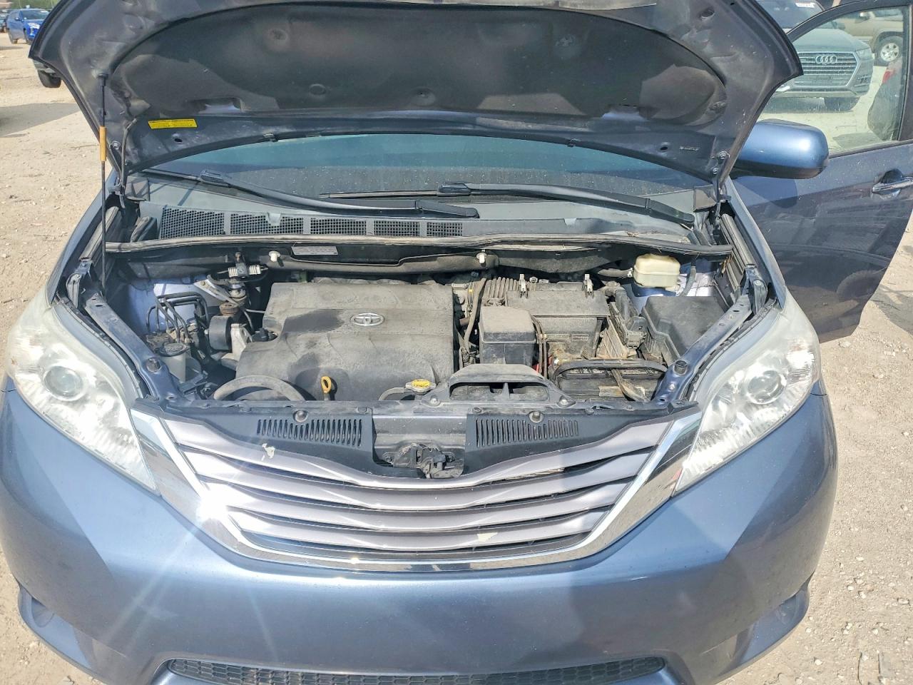 2015 TOYOTA SIENNA XLE PREMIUM 8-PASSENGER photo 12
