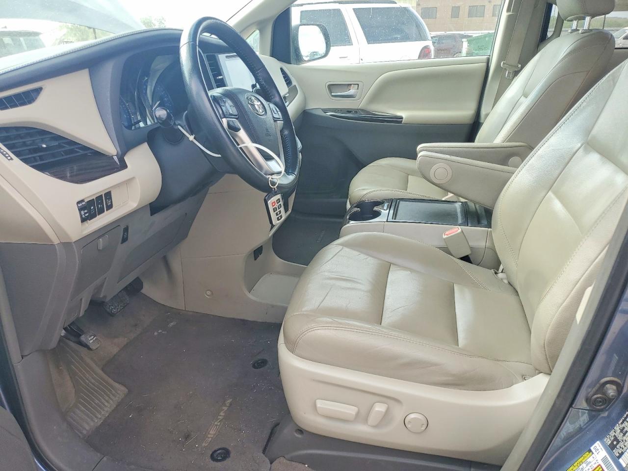 2015 TOYOTA SIENNA XLE PREMIUM 8-PASSENGER photo 7