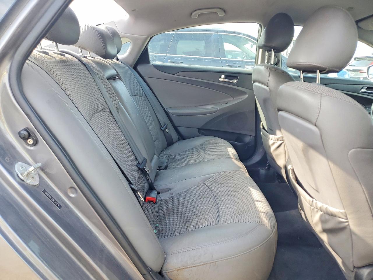 2011 HYUNDAI SONATA SE photo 28