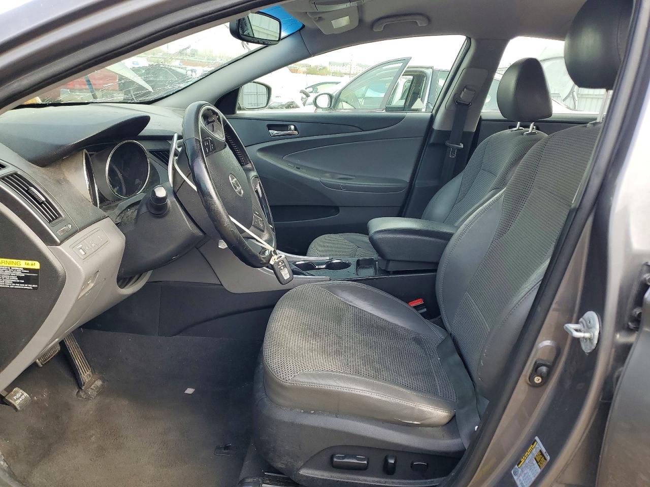 2011 HYUNDAI SONATA SE photo 19