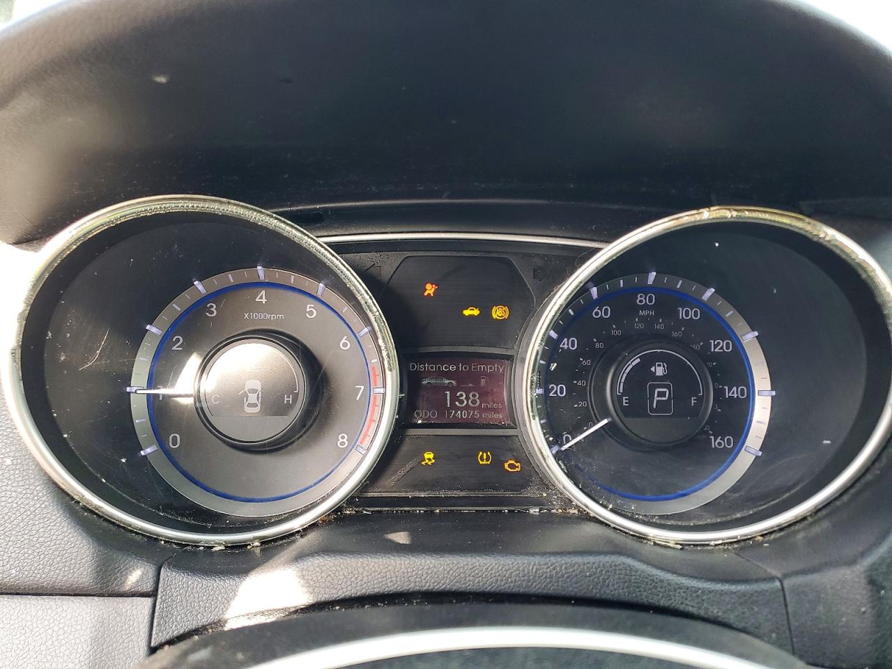 2011 HYUNDAI SONATA SE photo 25