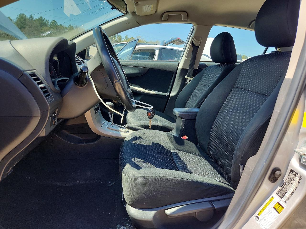 2010 TOYOTA COROLLA S photo 19