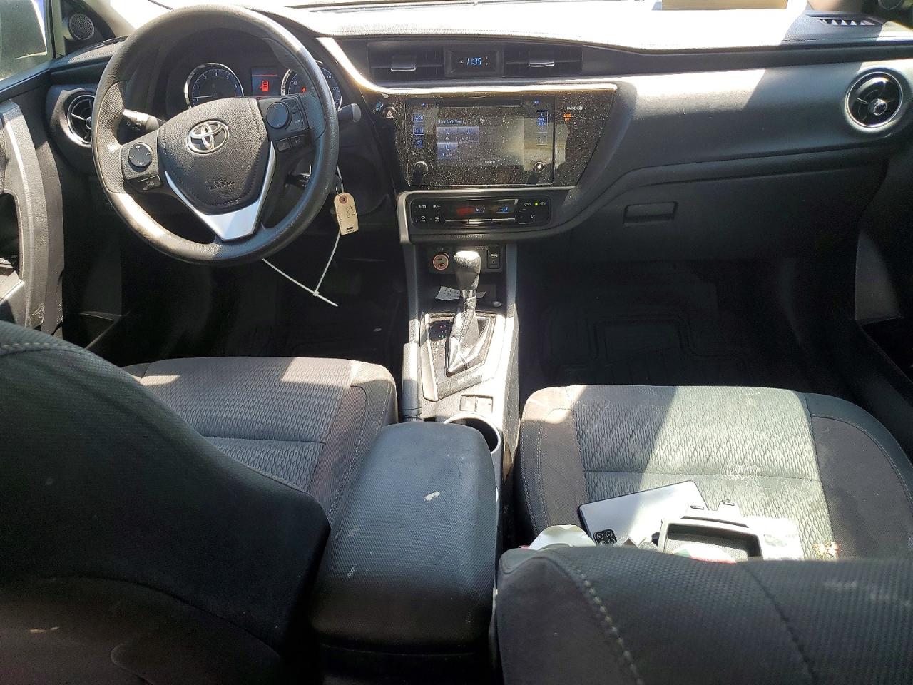 2017 TOYOTA COROLLA LE photo 15