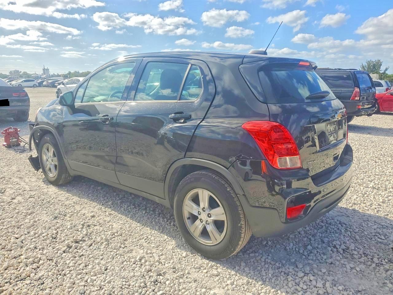 2020 CHEVROLET TRAX LS photo 3
