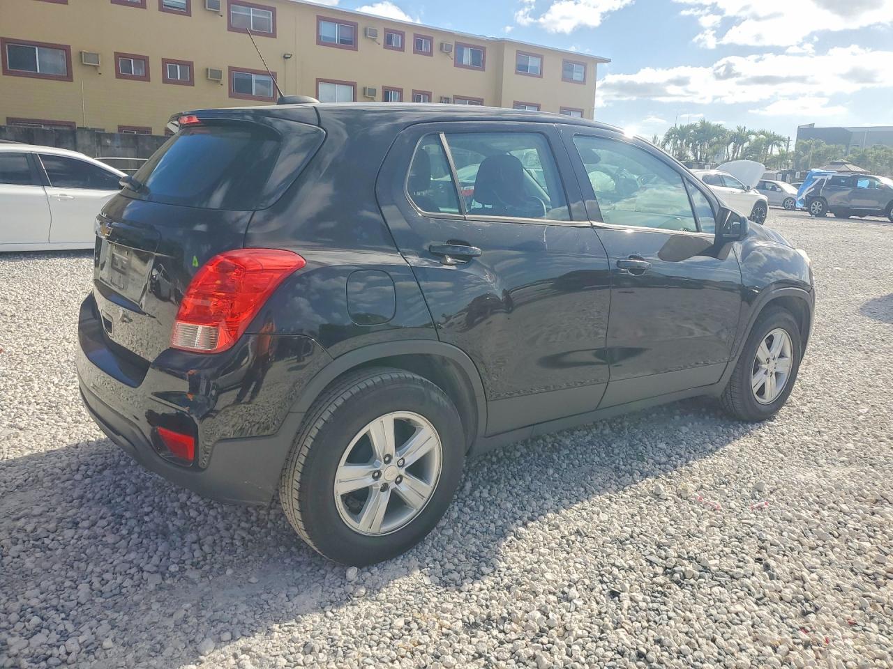 2020 CHEVROLET TRAX LS photo 5
