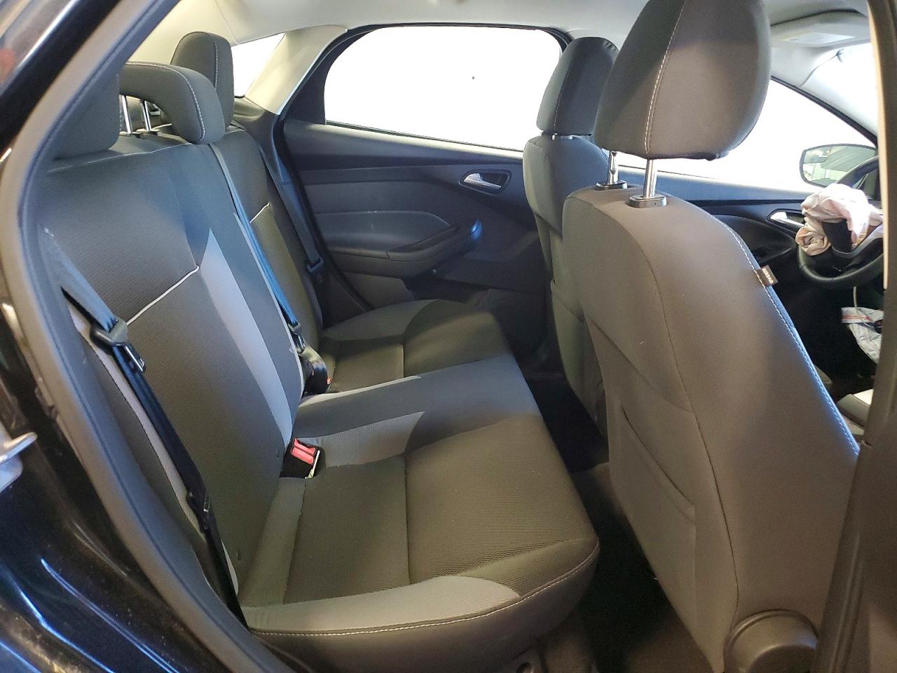 2014 FORD FOCUS SE photo 19