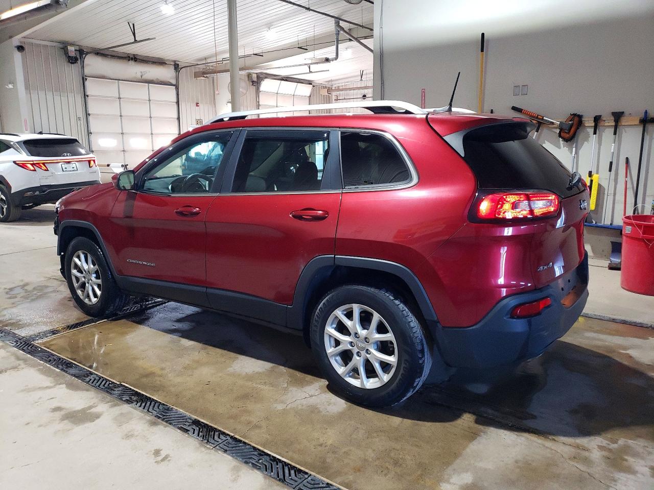 2016 JEEP CHEROKEE LATITUDE photo 2
