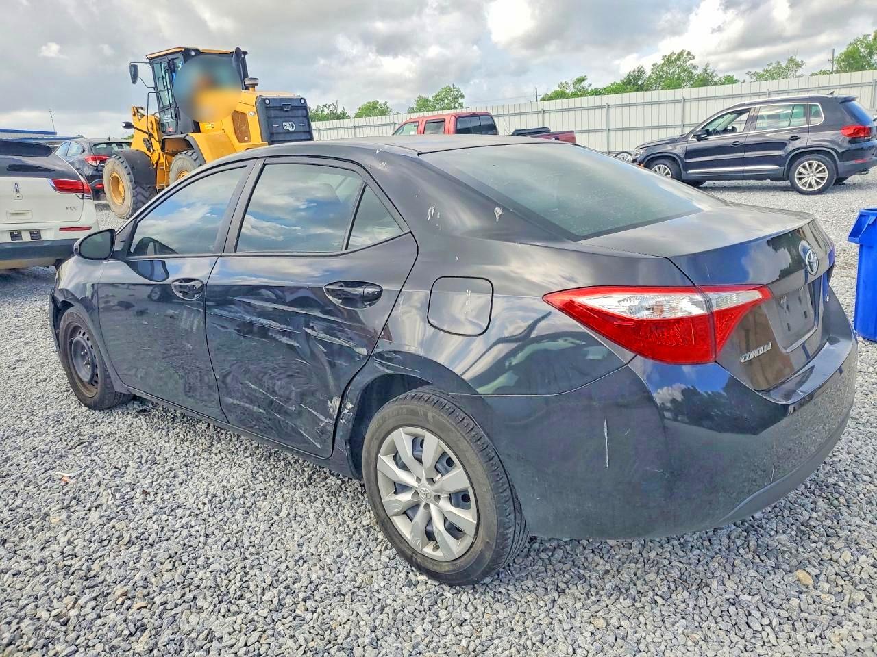 2016 TOYOTA COROLLA LE photo 3