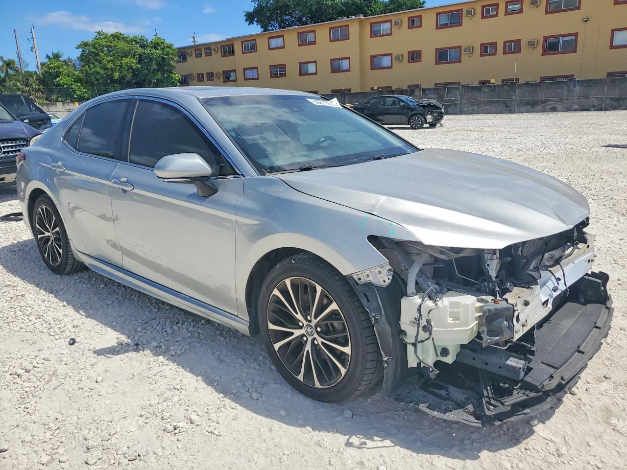2018 TOYOTA CAMRY SE photo 7