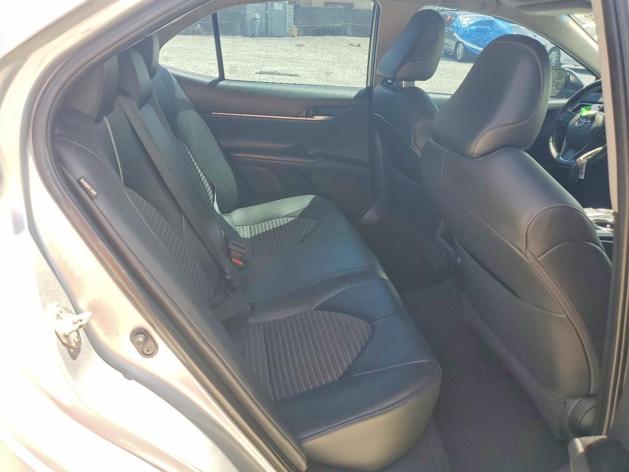 2018 TOYOTA CAMRY SE photo 19