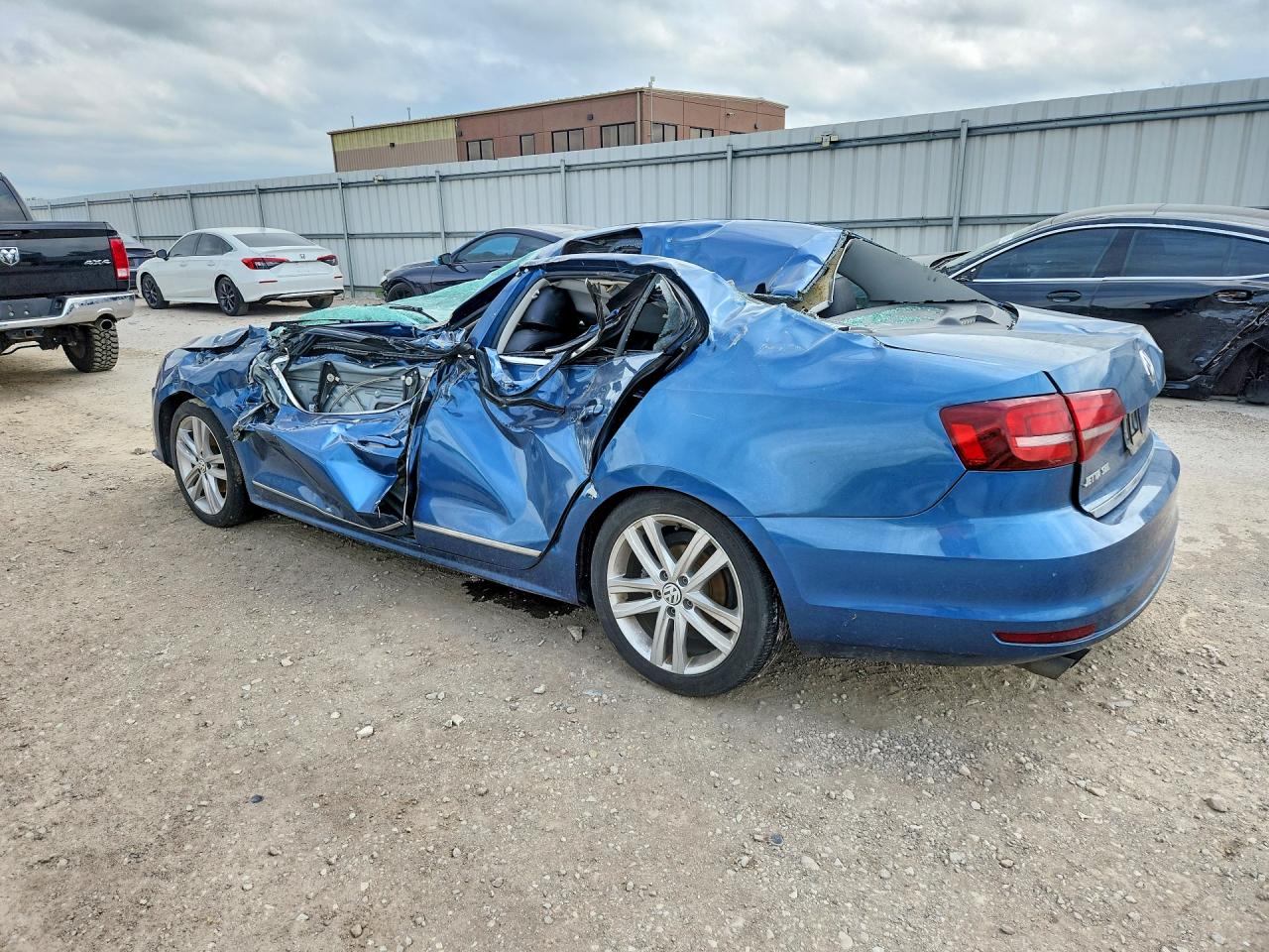 2017 VOLKSWAGEN JETTA SEL photo 2