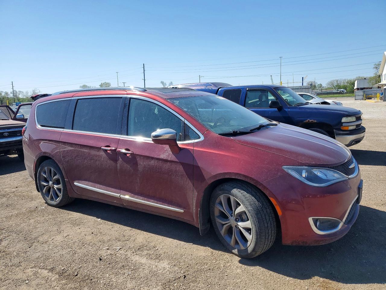 2019 CHRYSLER PACIFICA LIMITED photo 4