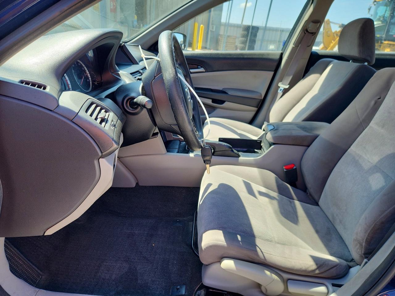 2010 HONDA ACCORD LX photo 19