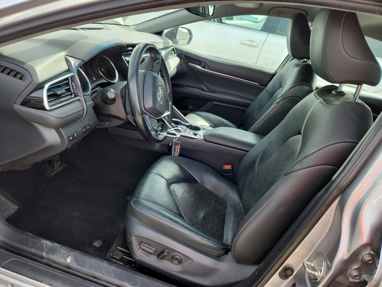 2018 TOYOTA CAMRY XSE photo 13