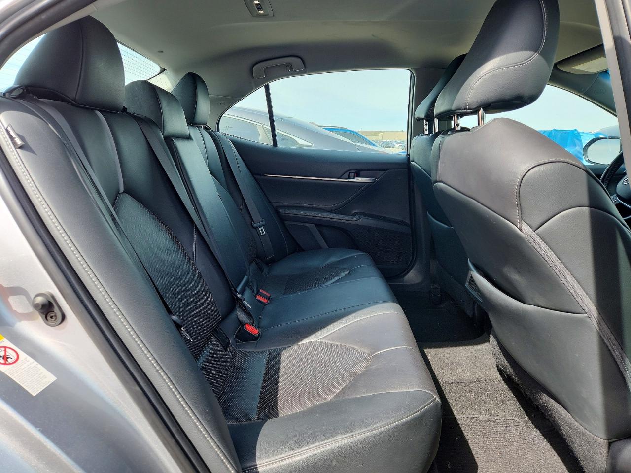 2018 TOYOTA CAMRY XSE photo 19