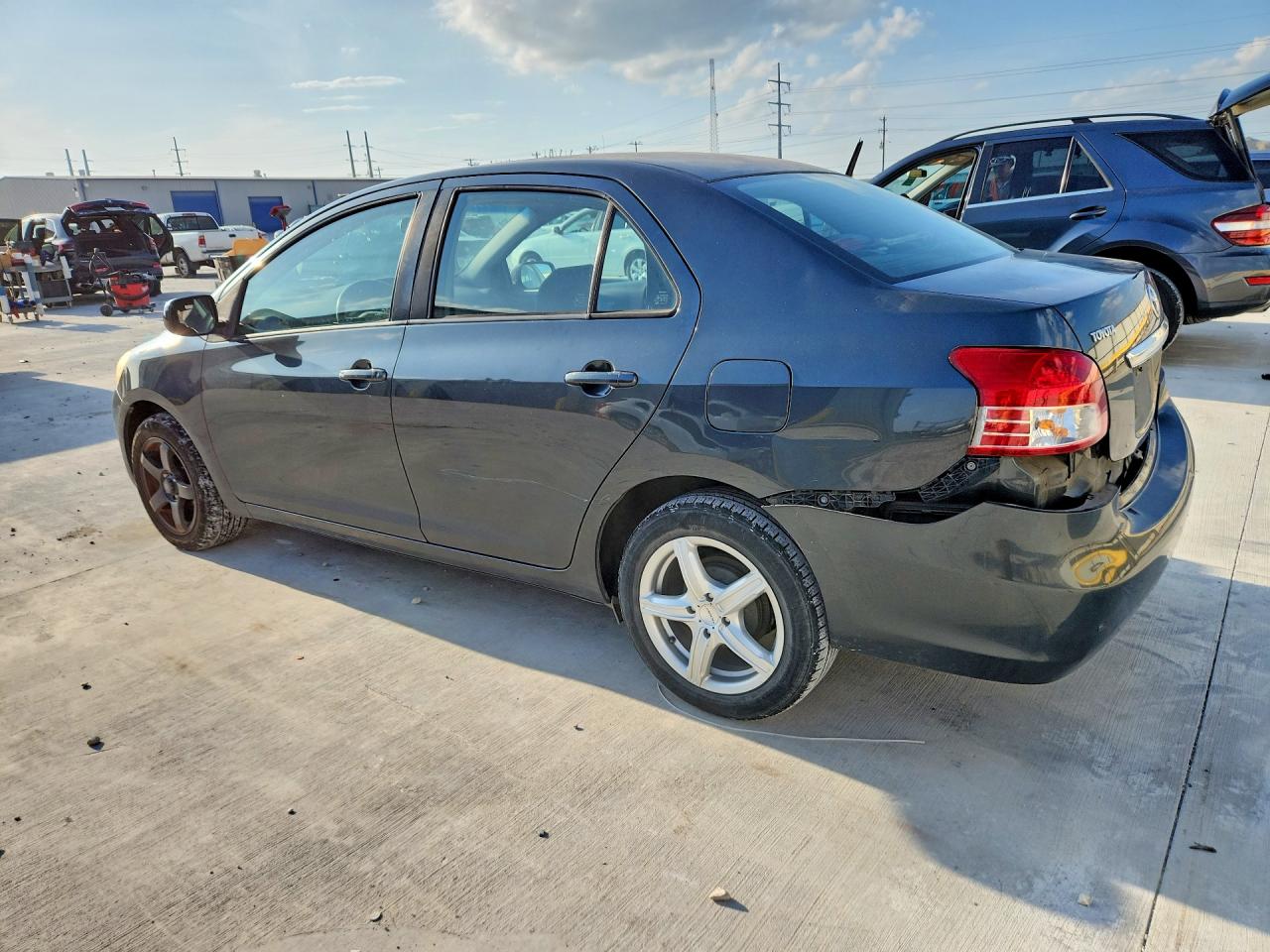 2010 TOYOTA YARIS BASE photo 3