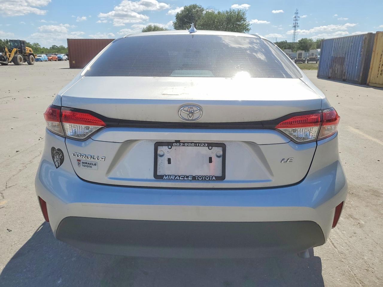 2025 TOYOTA COROLLA LE photo 11