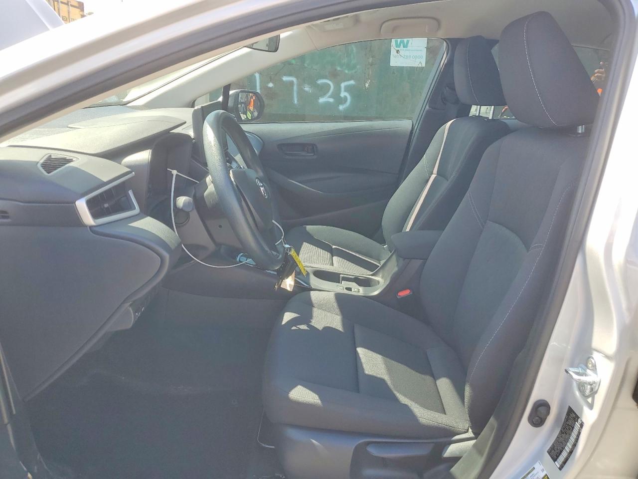 2025 TOYOTA COROLLA LE photo 13