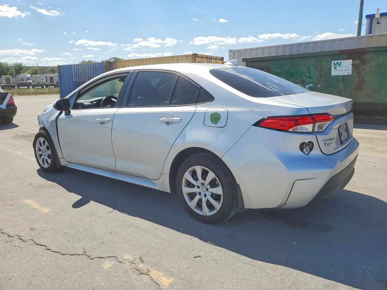 2025 TOYOTA COROLLA LE photo 3