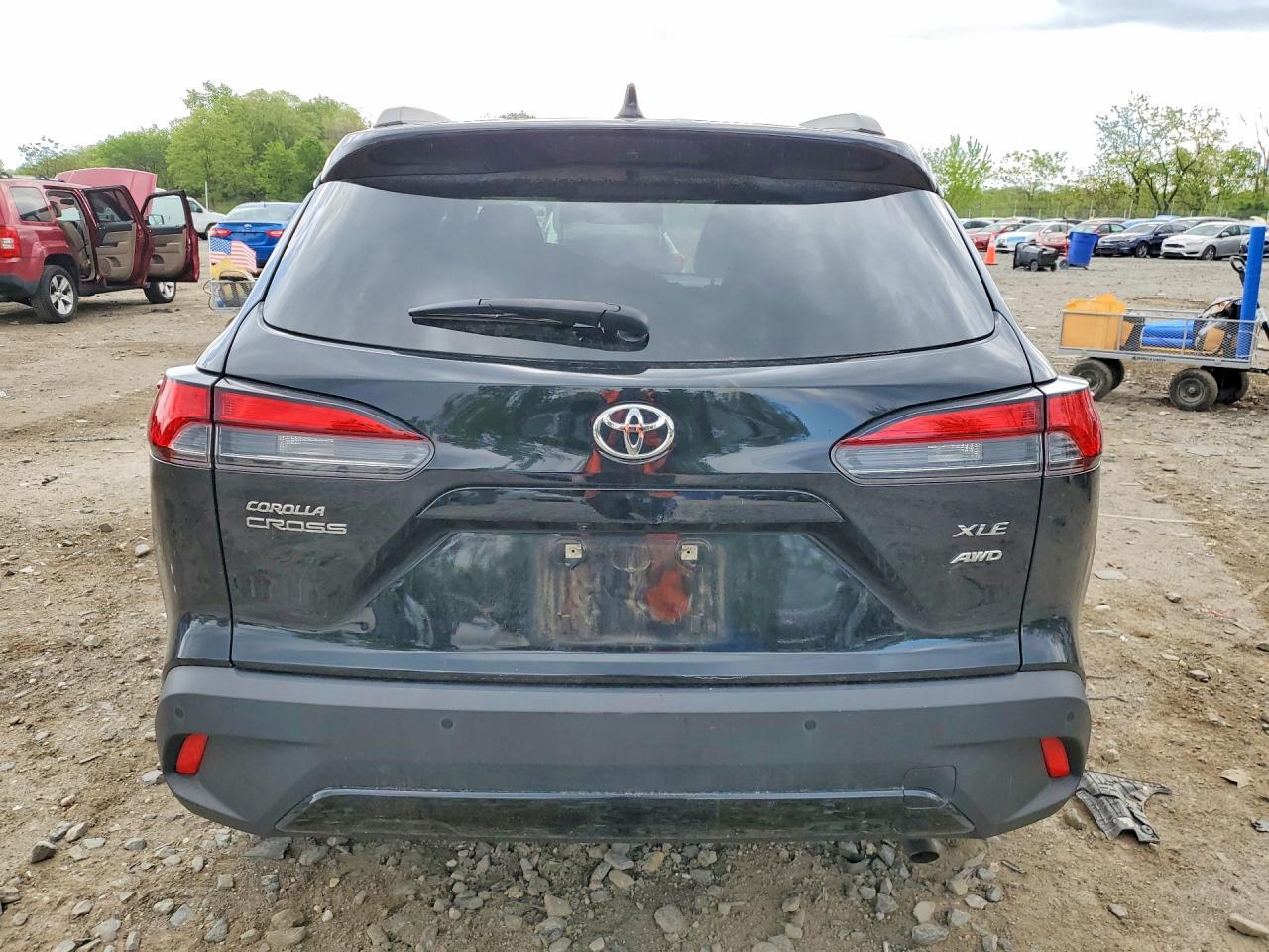 2022 TOYOTA COROLLA CROSS XLE photo 16