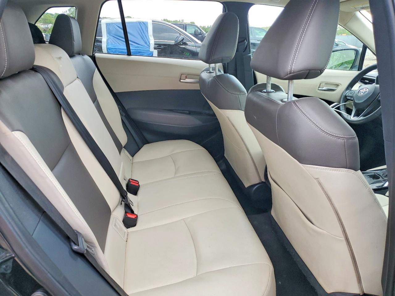 2022 TOYOTA COROLLA CROSS XLE photo 31