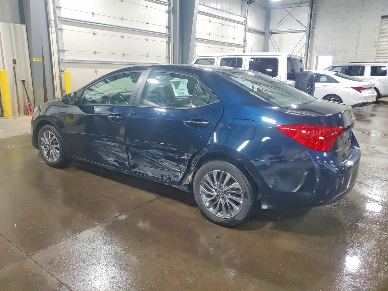 2018 TOYOTA COROLLA XLE photo 4