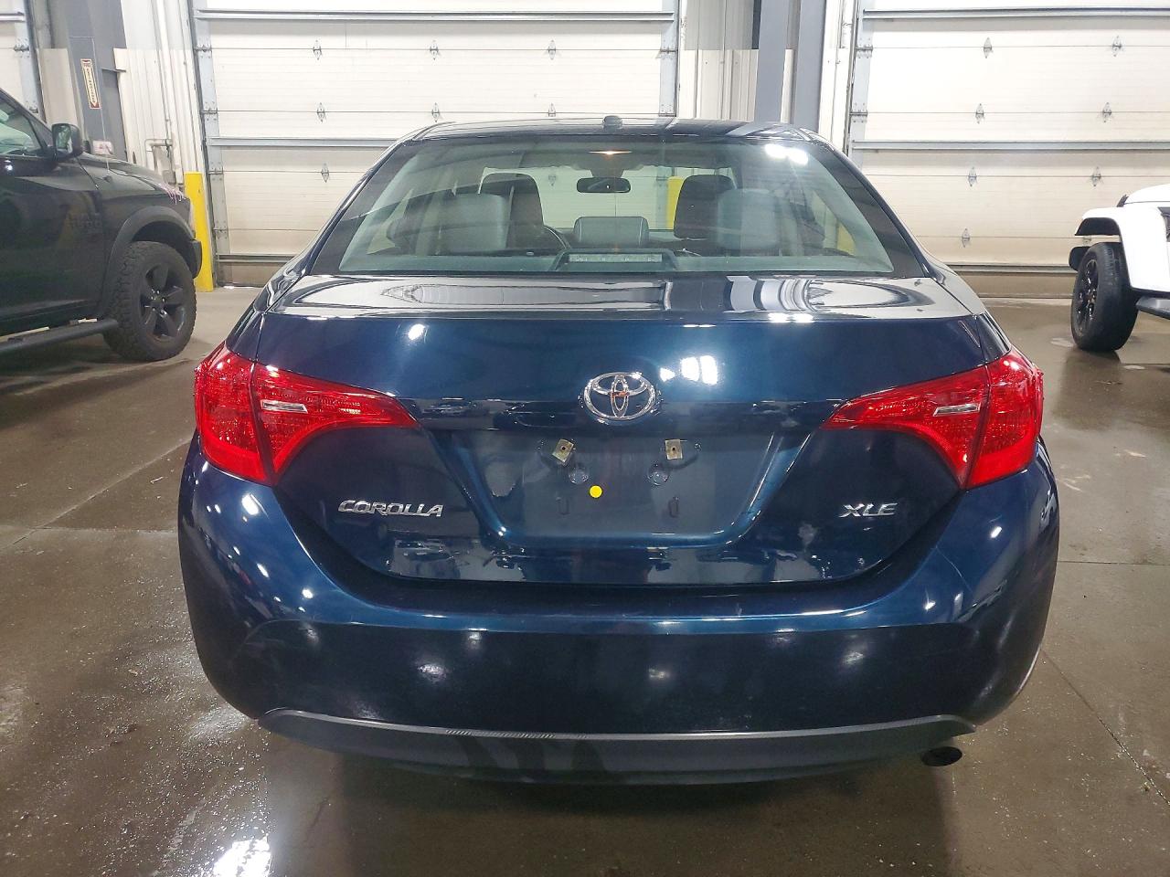 2018 TOYOTA COROLLA XLE photo 16