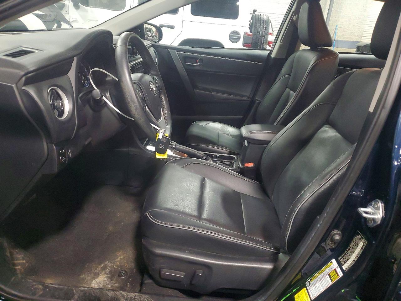 2018 TOYOTA COROLLA XLE photo 19